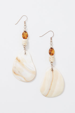 CREAM SAND AND SHELL EARRINGS