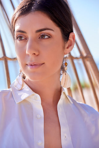 CREAM SAND AND SHELL EARRINGS