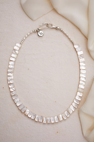 WHITE PEARL AND SHELL NECKLACE