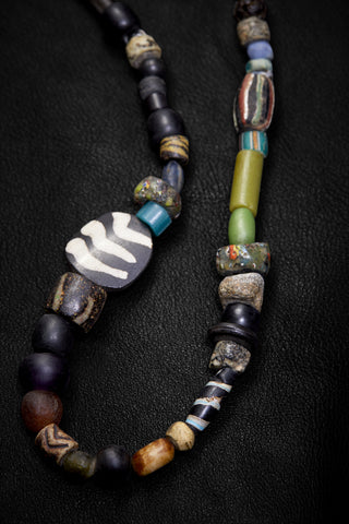 DYNAMIC BLACK CAMPFIRE NECKLACE