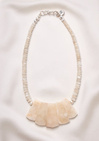 CREAMY MOONLIGHT NECKLACE