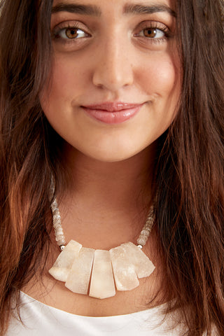 CREAMY MOONLIGHT NECKLACE